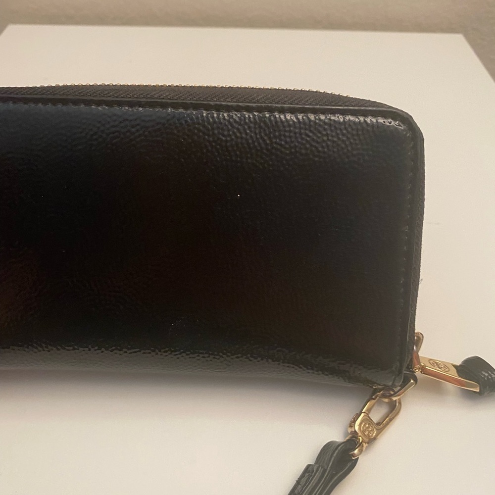Tory Burch Thea patent leather wristlet - Picture 8 of 15